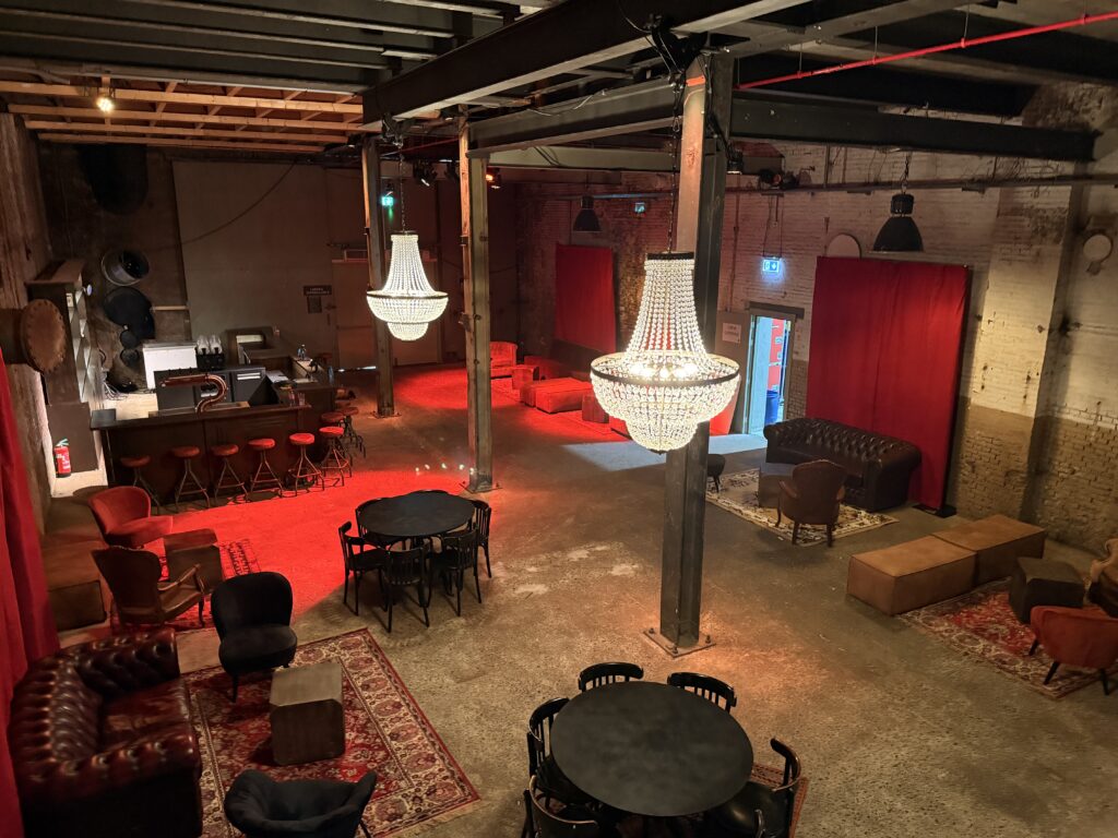 Awakenings ADE 2025 à la SugarFactory, speakeasy et décors par Niki Zaal